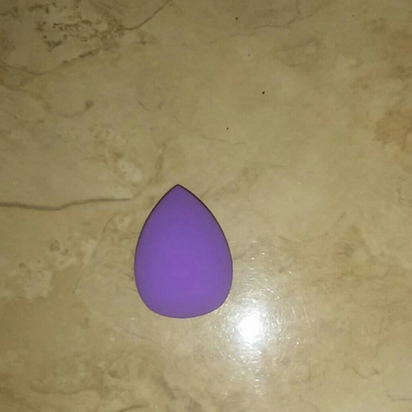 Set of 2 Makeup Blending Sponges - Picture 3 of 4